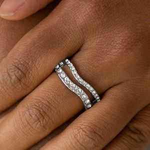 Silver ring with silver rhinestones